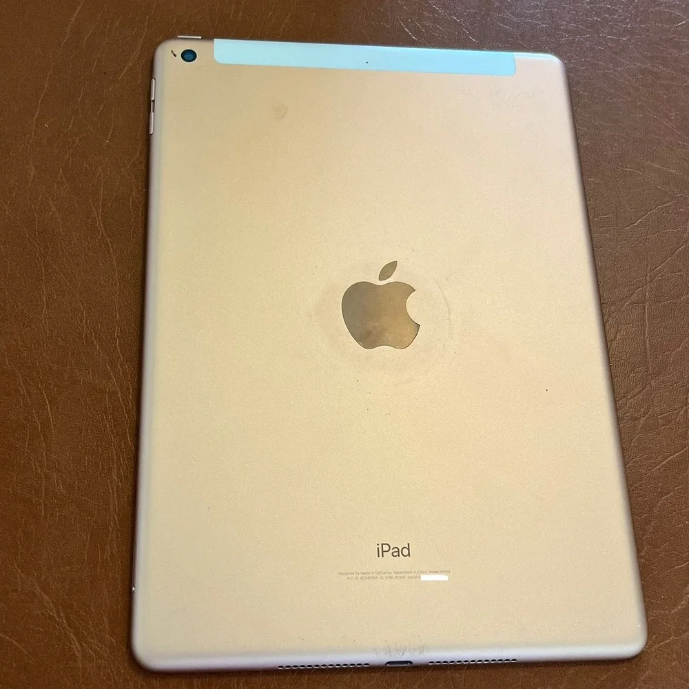 Apple iPad 6th Generation 32GB Wi-Fi + Cellular Gold Model A1954